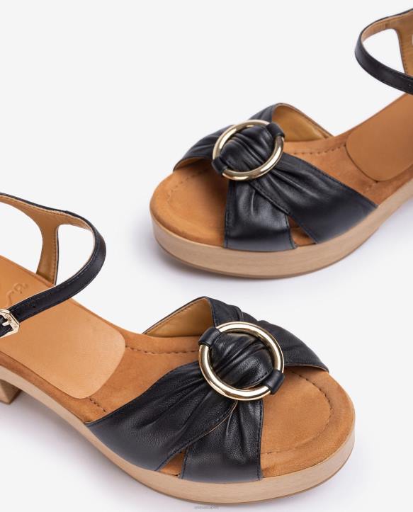 naiset Unisa pyöreäkärkinen sandaali, jossa on koriste mustaT08H118